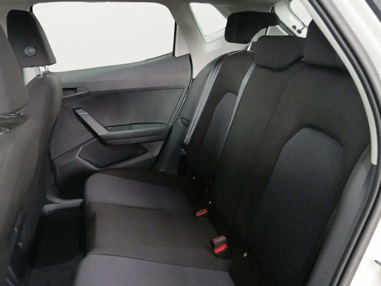 SEAT Ibiza 1.0 TSI S&S Style — معرض صور السيارة 18
