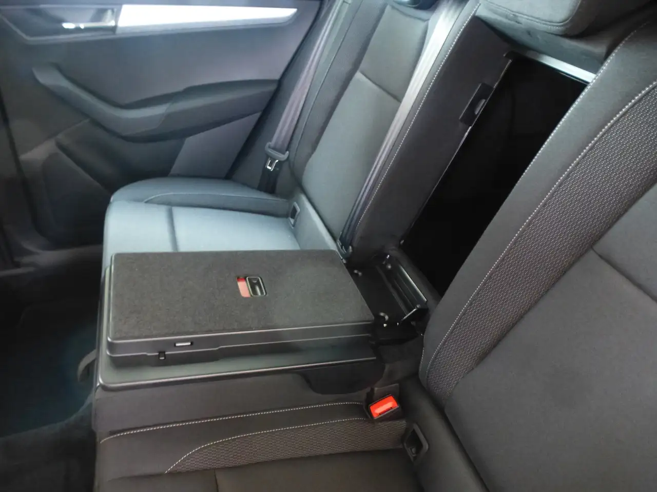 Skoda Karoq 1.5 TSI DSG Selection * SIE SPAREN 7500,-€ — Galerie du véhicule 31