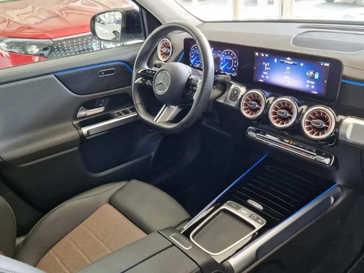 Mercedes-Benz EQB 300 4M ElectricArt Night Pano AHK Distronic — معرض صور السيارة 10