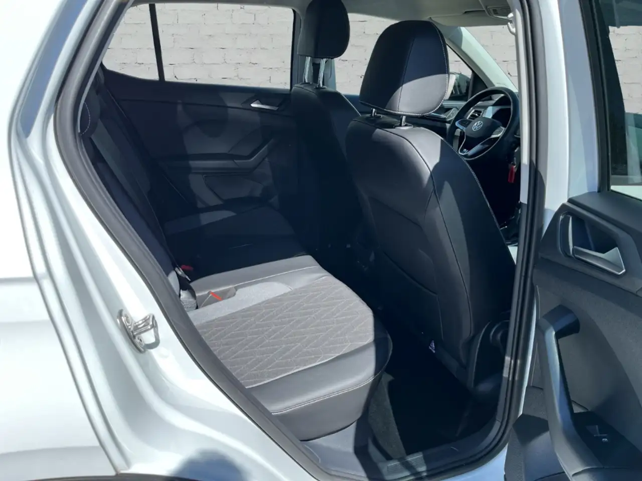 Volkswagen T-Cross 1.0 TSI DSG GOAL 3,99% AHK-abnehmbar Navi Digitale — Galería del vehículo 11