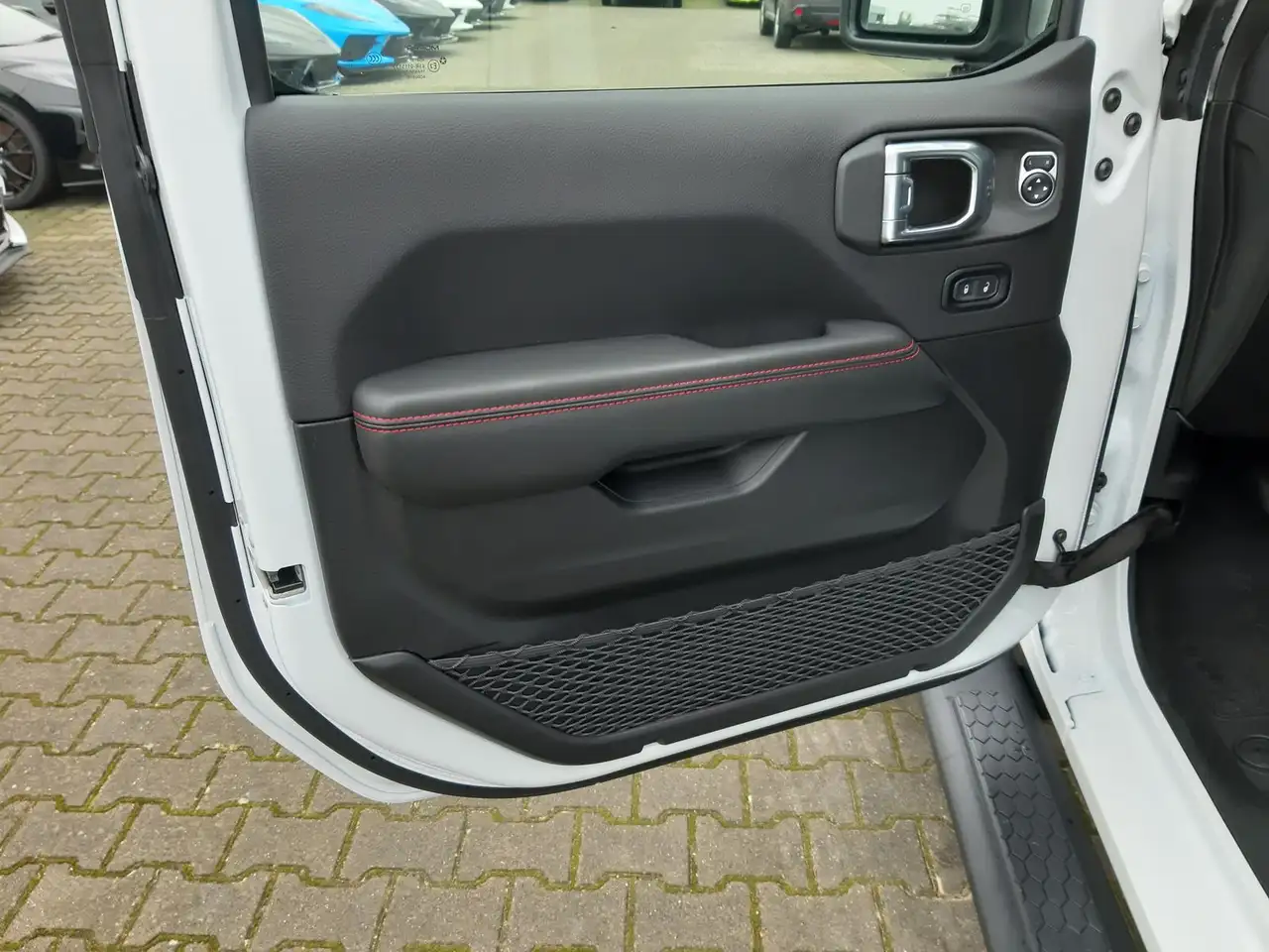 Jeep Wrangler Rubicon 2.0 T-GDi - Sky One — معرض صور السيارة 7