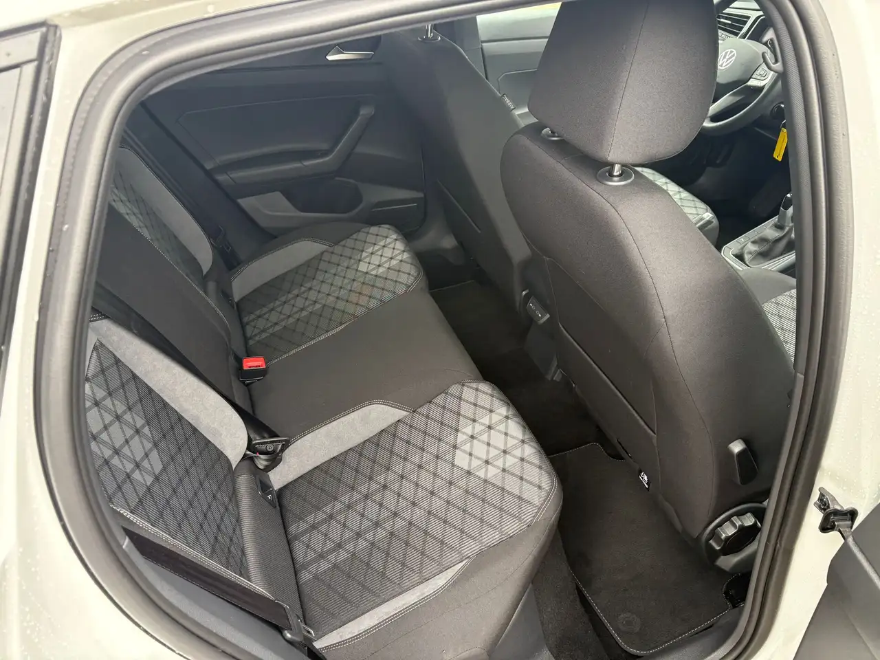 Volkswagen Taigo R-Line AHK | Cam | IQ.Drive | Navi — Galería del vehículo 18