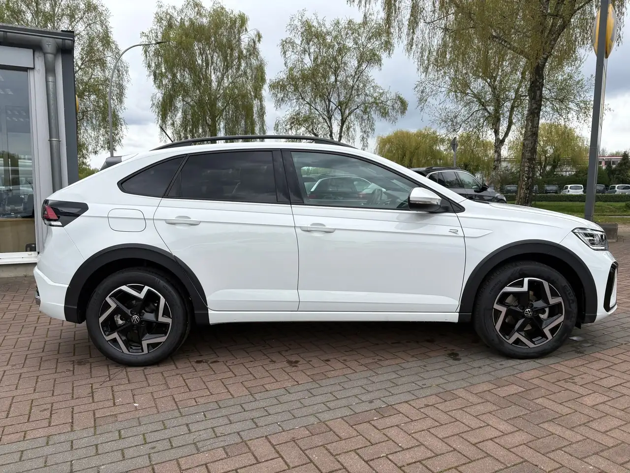 Volkswagen Taigo R-Line AHK | Cam | IQ.Drive | Navi — Galería del vehículo 24