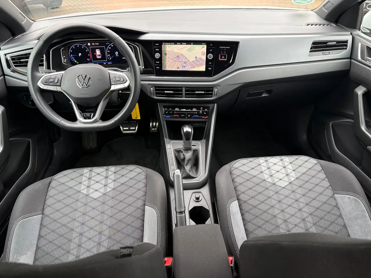 Volkswagen Taigo R-Line AHK | Cam | IQ.Drive | Navi — Galería del vehículo 13