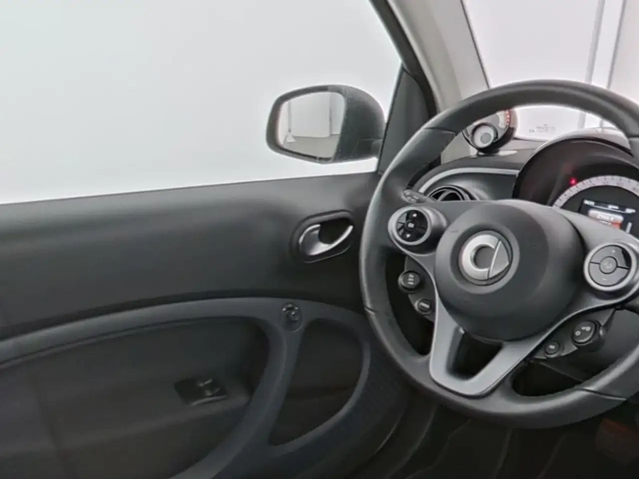 smart forTwo EQ PASSION*WINTER-PAKET*GJR*KAMERA*22KW*LED — معرض صور السيارة 5