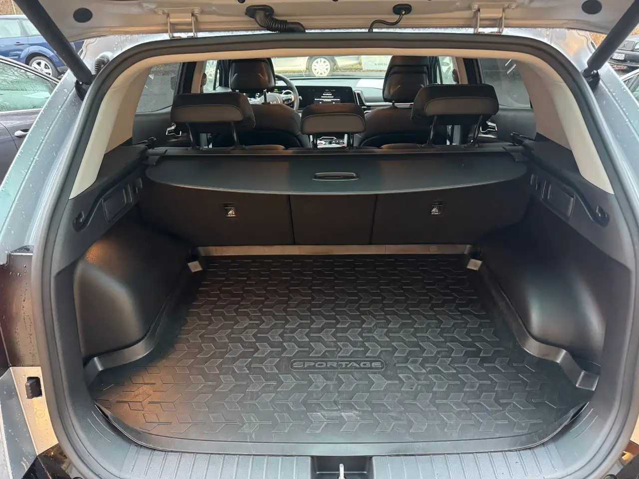 Kia Sportage Spirit 4WD DriveWise Allwetterreifen — Vehicle gallery 6