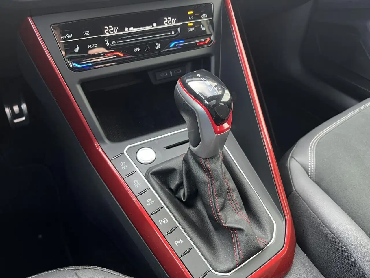 Volkswagen Polo GTI 2,0 TSI DSG LED Matrix Kamera Pano Beats — Galerie du véhicule 8