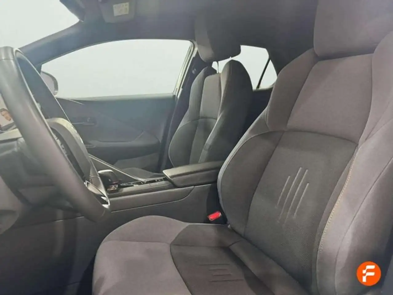 Toyota C-HR 140H Advance — Vehicle gallery 11
