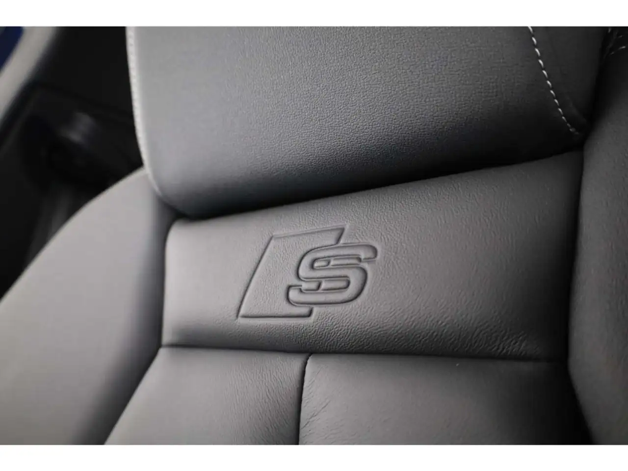 Audi Q4 e-tron 55 quattro S line AHK/LED/RFK/Leder — معرض صور السيارة 18