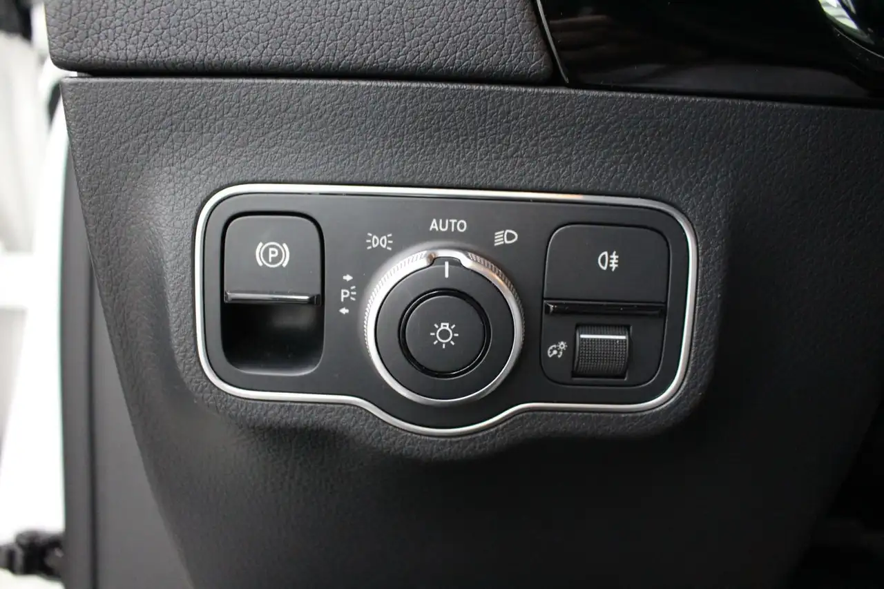 Mercedes-Benz B 180 Progressive Line Adv LED Kamera PTS SHZ — Galería del vehículo 8