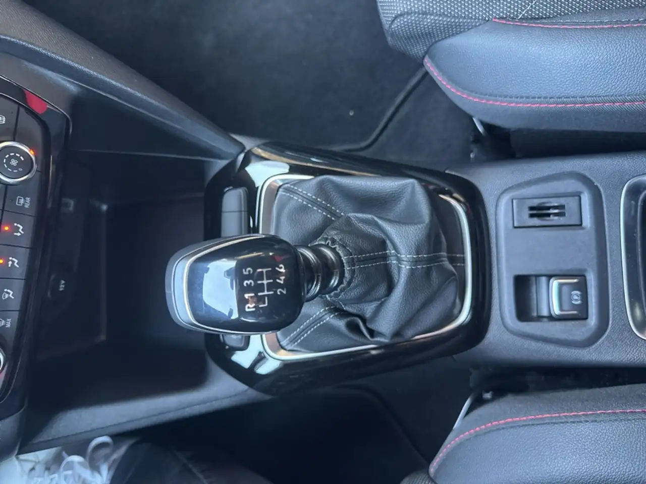 Opel Corsa F YES 1.2 100PS LenkradHZG SHZ Klima LED Privacyve — Galería del vehículo 25