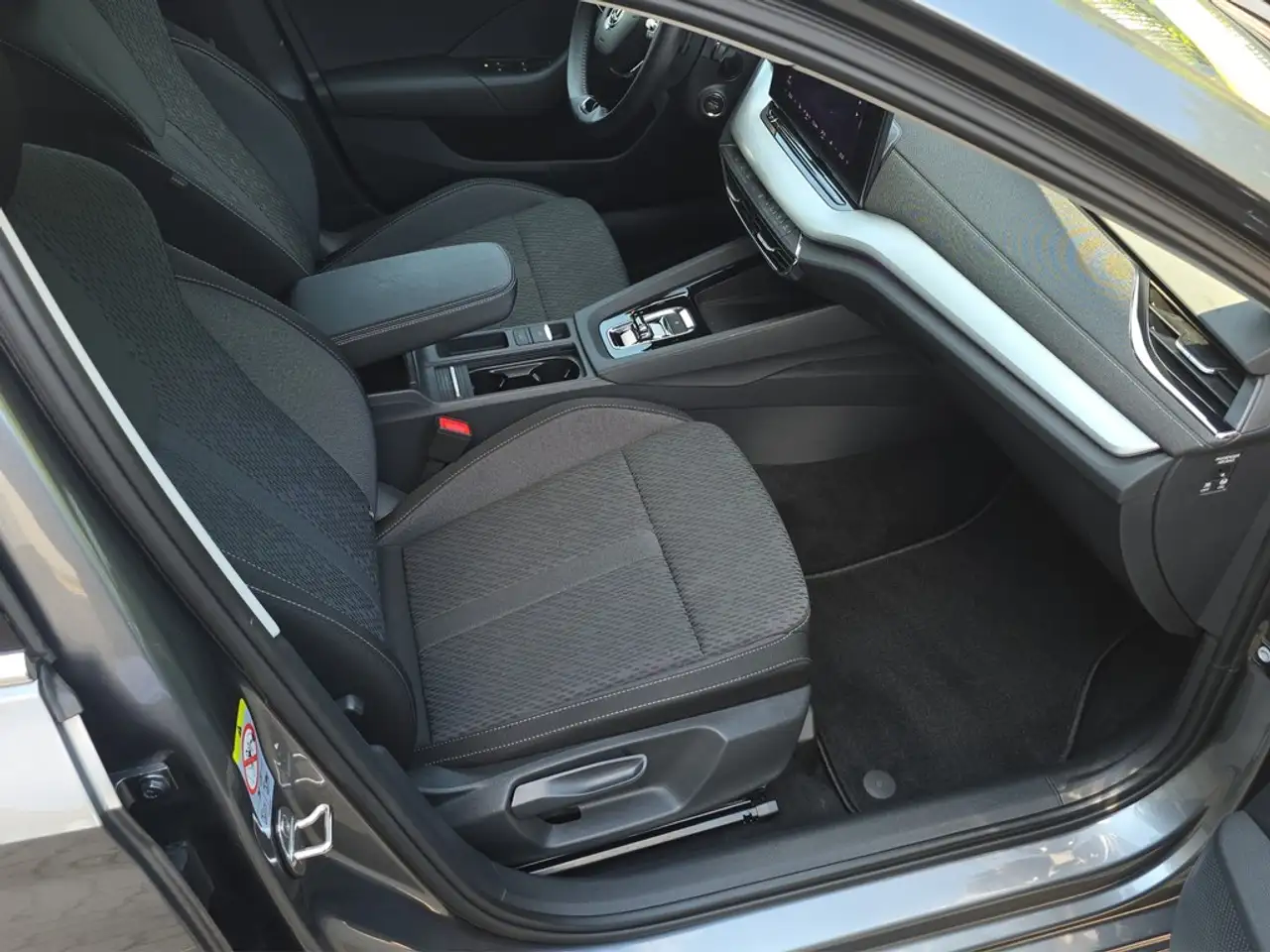Skoda Octavia Combi Style 1.5 M-HEV DSG Selection Plus — Vehicle gallery 16