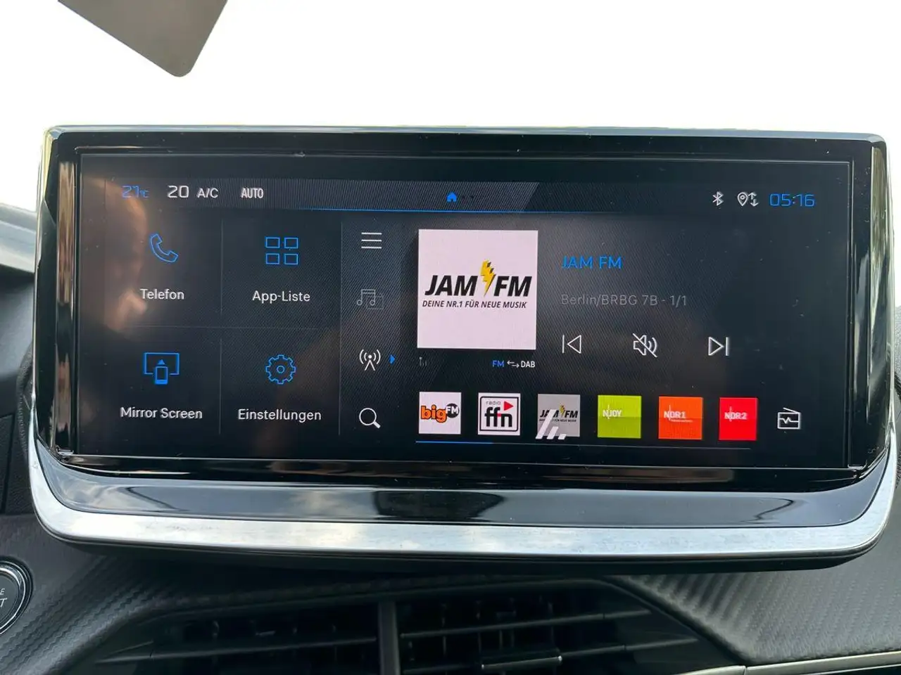 Peugeot 208 „208 GT Hybrid 136 e-DCS6 RFK/PDC/ACC/CarPlay/LED“ — Galerie du véhicule 10