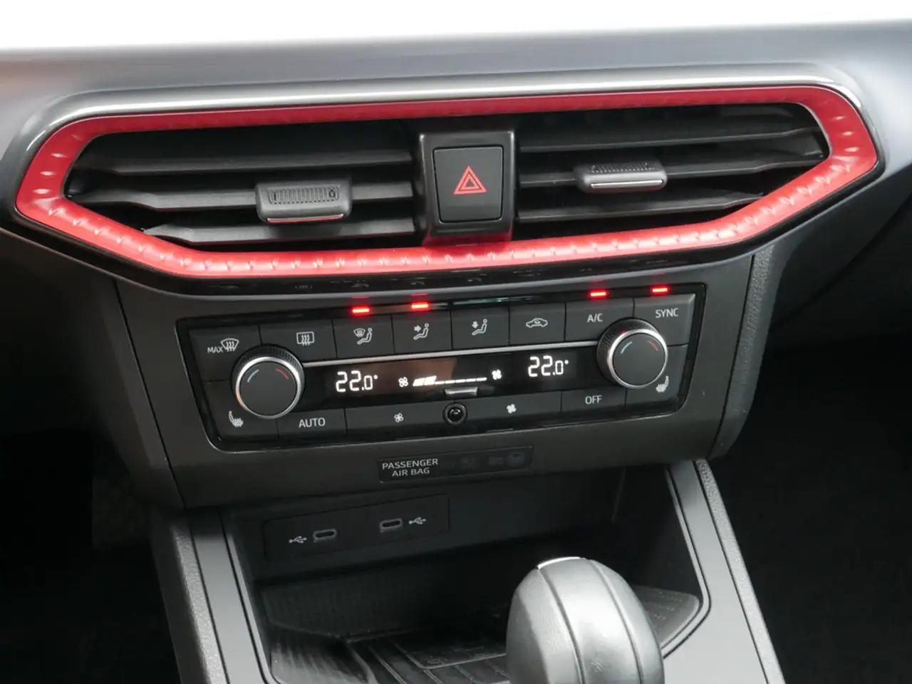 SEAT Ibiza 1.0 TSI FR DSG ACC LED DINAMICA 18"-LM — Galería del vehículo 12