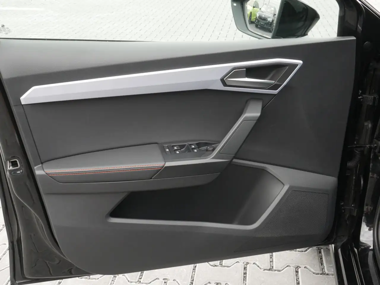 SEAT Ibiza 1.0 TSI FR DSG ACC LED DINAMICA 18"-LM — Galería del vehículo 20