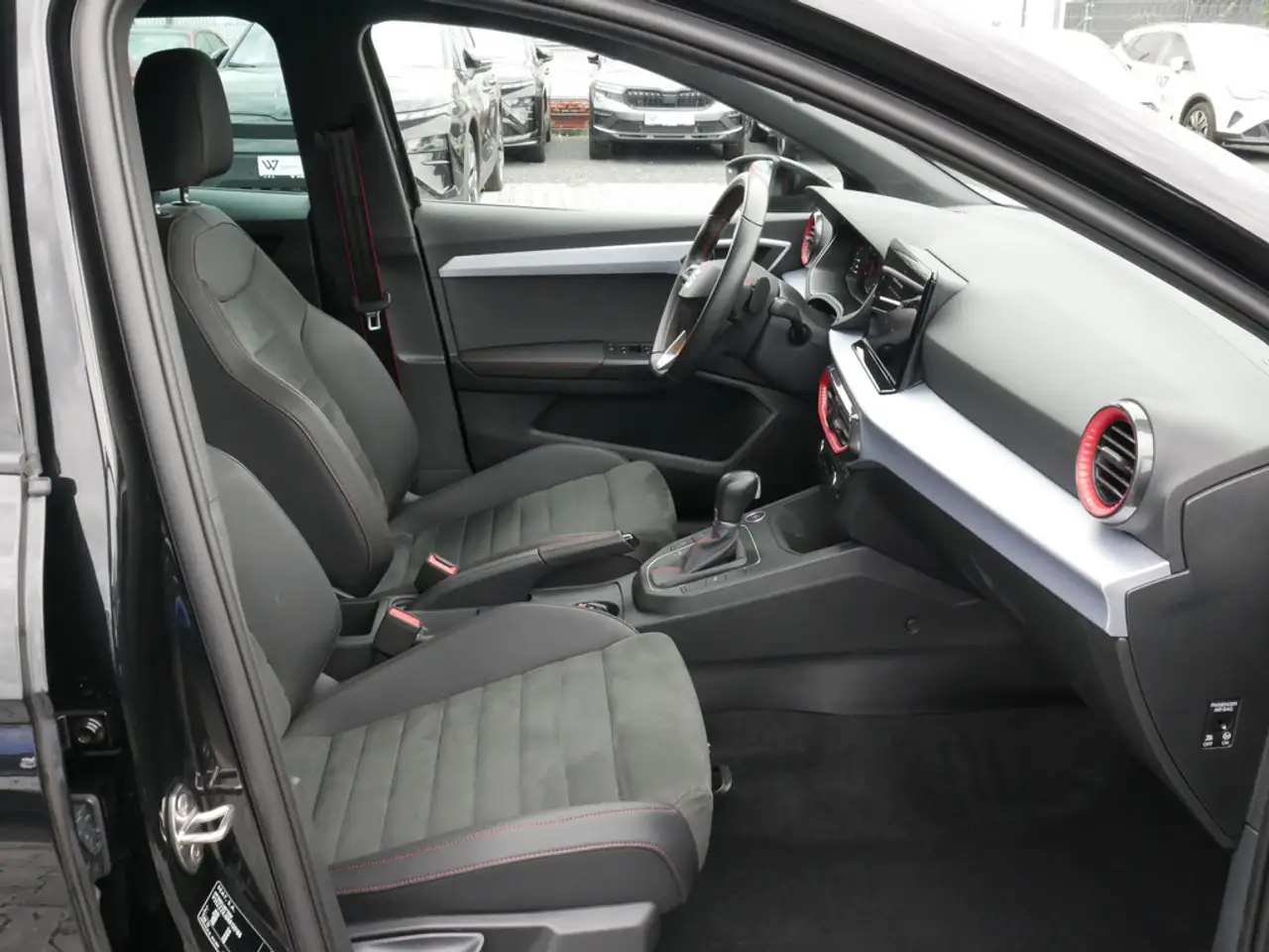 SEAT Ibiza 1.0 TSI FR DSG ACC LED DINAMICA 18"-LM — Galería del vehículo 3