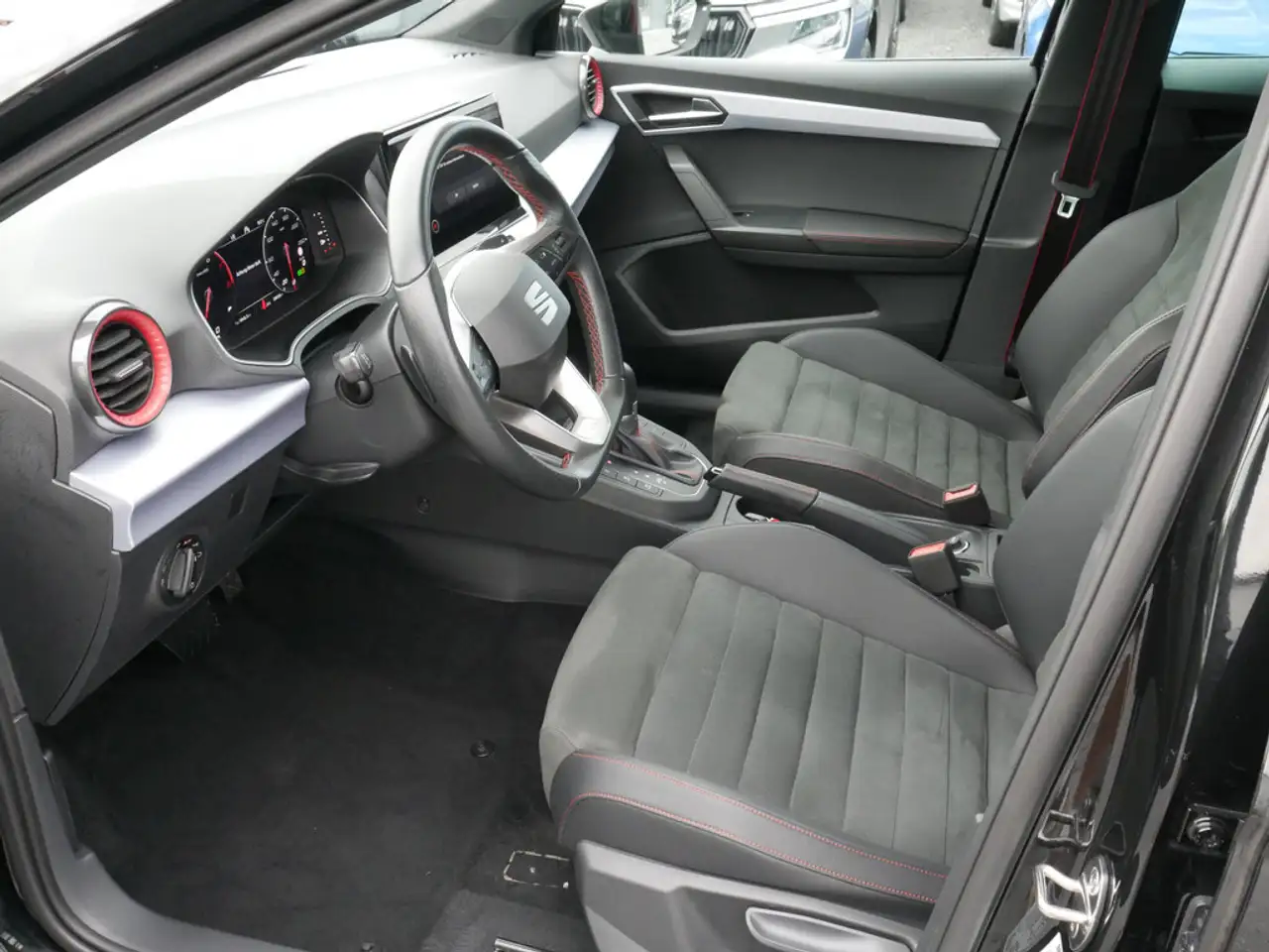 SEAT Ibiza 1.0 TSI FR DSG ACC LED DINAMICA 18"-LM — Galería del vehículo 8