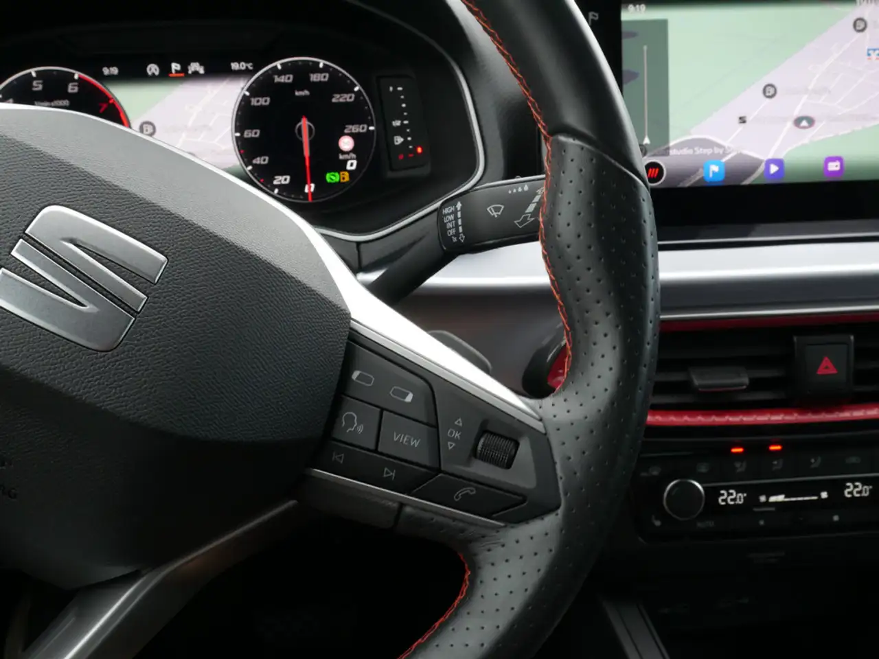 SEAT Ibiza 1.0 TSI FR DSG ACC LED DINAMICA 18"-LM — Galería del vehículo 16