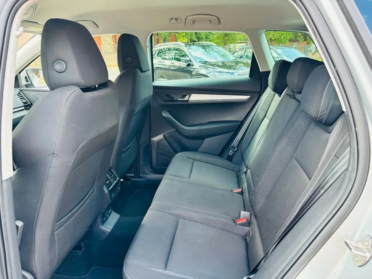 Skoda Karoq 1.5TSI DSG Selection*AHK*Navi*V-Cockpit — Galerie du véhicule 14