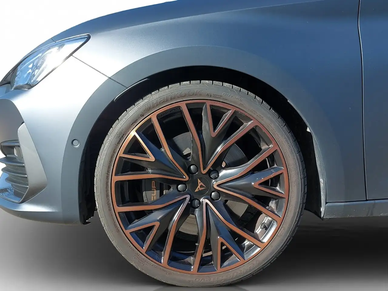 CUPRA Leon 2.0 TSI DSG VZ DCC MATT*LED*VIRTUAL*NAV*ACC*SHZ... — Galería del vehículo 19