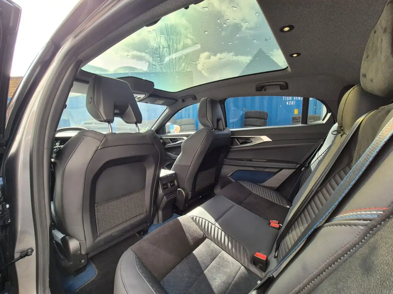 Renault Rafale 300 Plug-in Hybrid 4x4 Atelier Alpine VOL — Vehicle gallery 14
