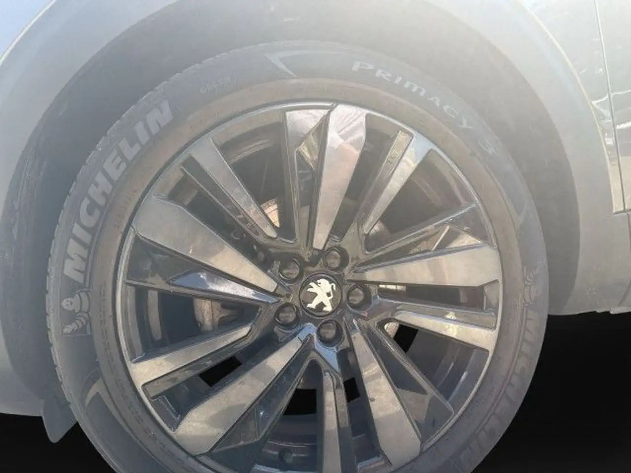 Peugeot 3008 GT PureTech 130 EAT8 / PANO / R-Kamera / SHZ — Galería del vehículo 9