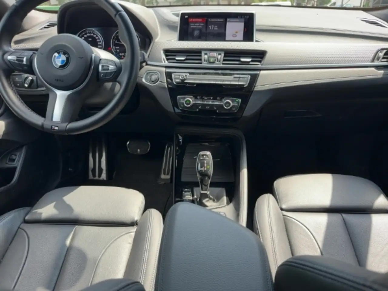 BMW X2 sDrive20i M-Sport NAV HiFi LED El. Heckklappe Mehr — معرض صور السيارة 11