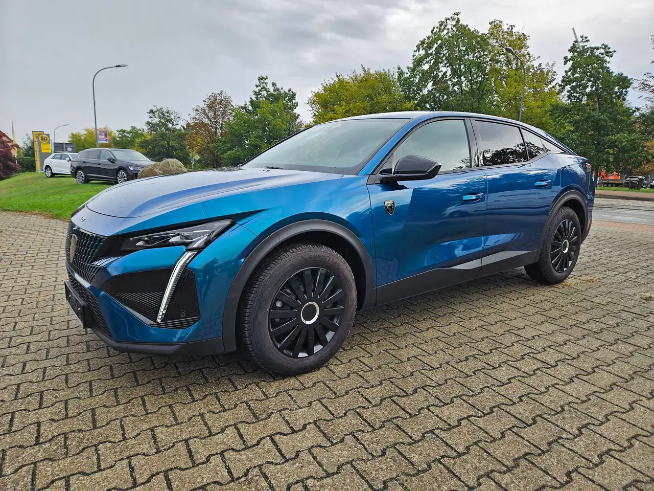 Peugeot 408 AT 130 GT Matrix-LED 360°Kamera NAVI e.Heckklappe ACC Winter-Pkt. Memory-Sitz.... — Vehicle gallery 2