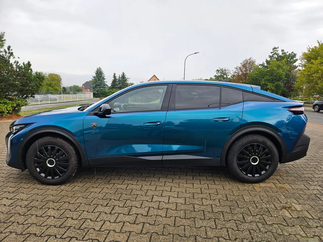Peugeot 408 AT 130 GT Matrix-LED 360°Kamera NAVI e.Heckklappe ACC Winter-Pkt. Memory-Sitz.... — Vehicle gallery 3