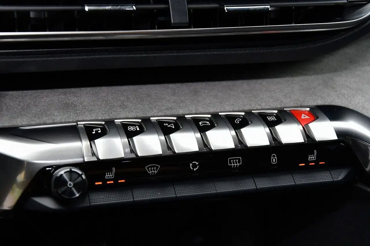 Peugeot 5008 Hybrid 136 GT*LED*KAMERA*1.HAND* — Vehicle gallery 21