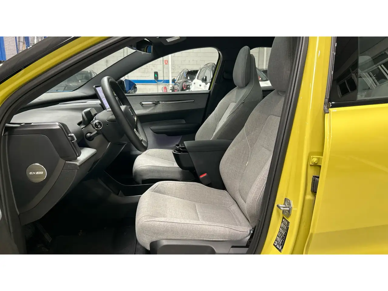 Volvo EX30 Twin Ultra AWD — Galerie du véhicule 9