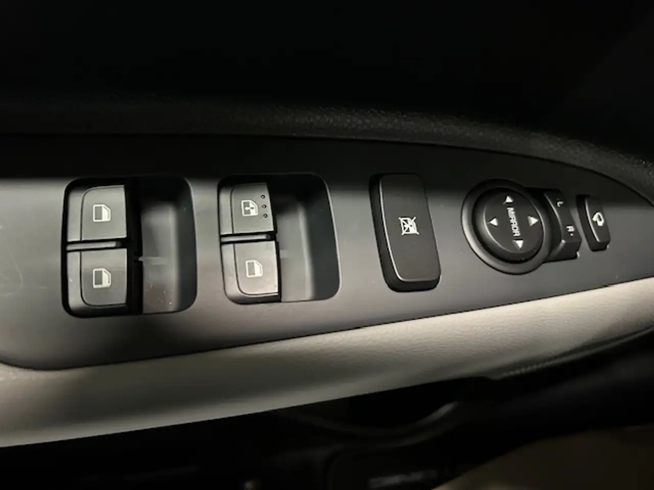 Kia Stonic Nightline 1.0 Navi/Kamera/PDC/Teilleder — Galería del vehículo 8