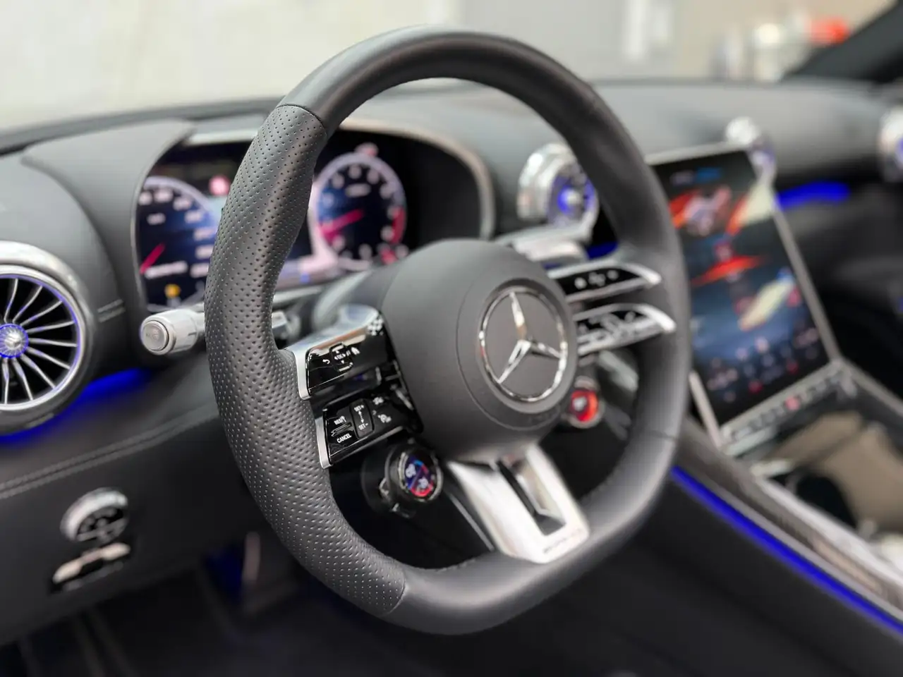 Mercedes-Benz SL 55 AMG 4Matic|4DBURM|360|DISTRONIC+|LM — Vehicle gallery 16