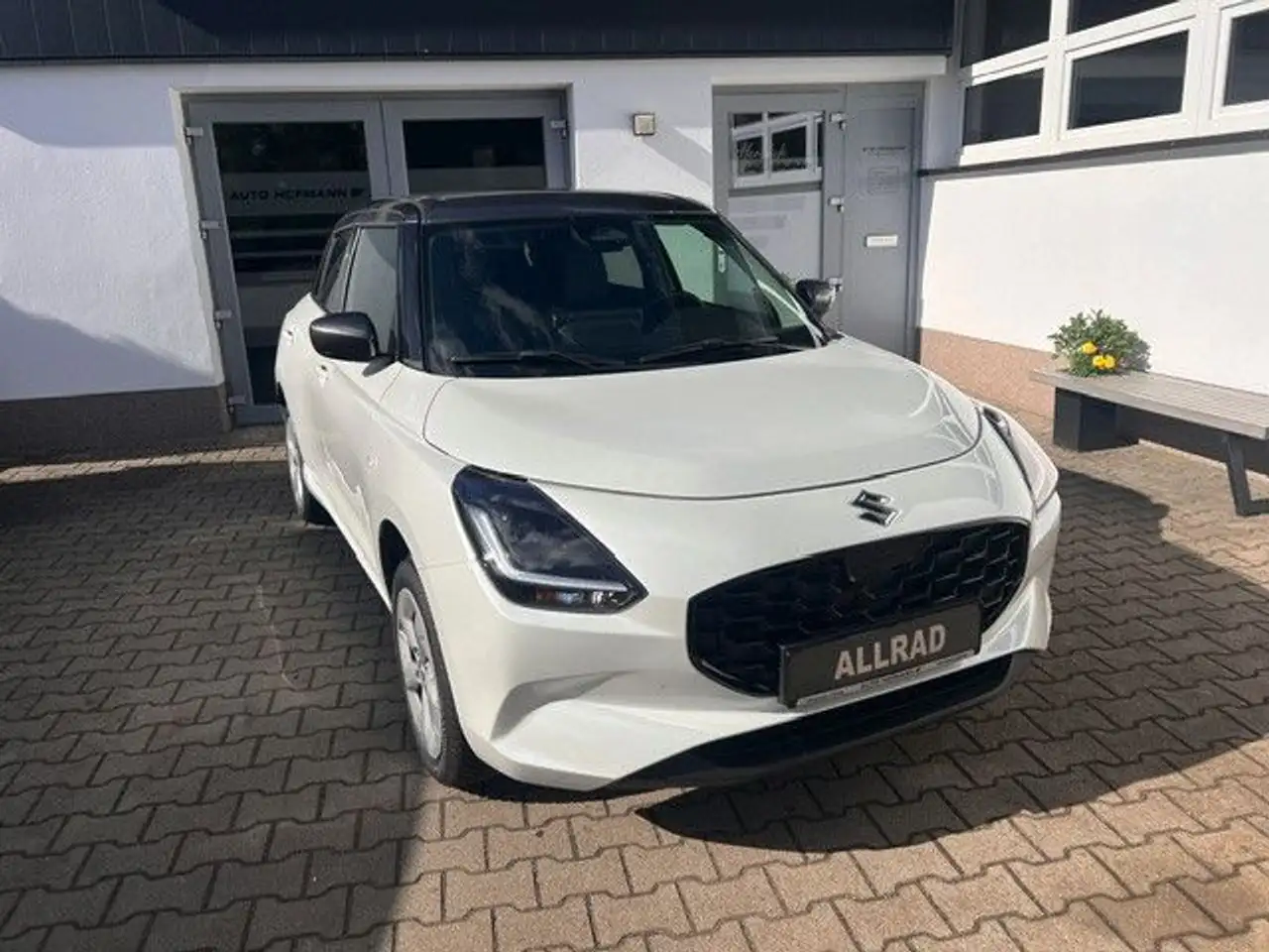 Suzuki Swift 1.2 Dualjet ALLGRIP 61 kW Comfort — Vehicle gallery 2