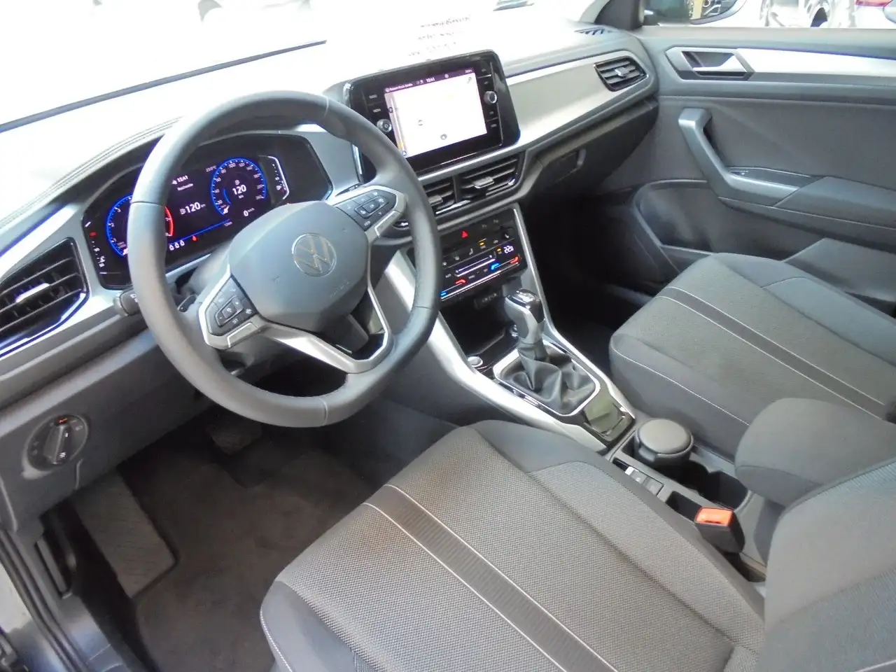Volkswagen T-Roc LifeDSG/Navi/AHK/Kamera/LED/4JahreGarantie — Vehicle gallery 4