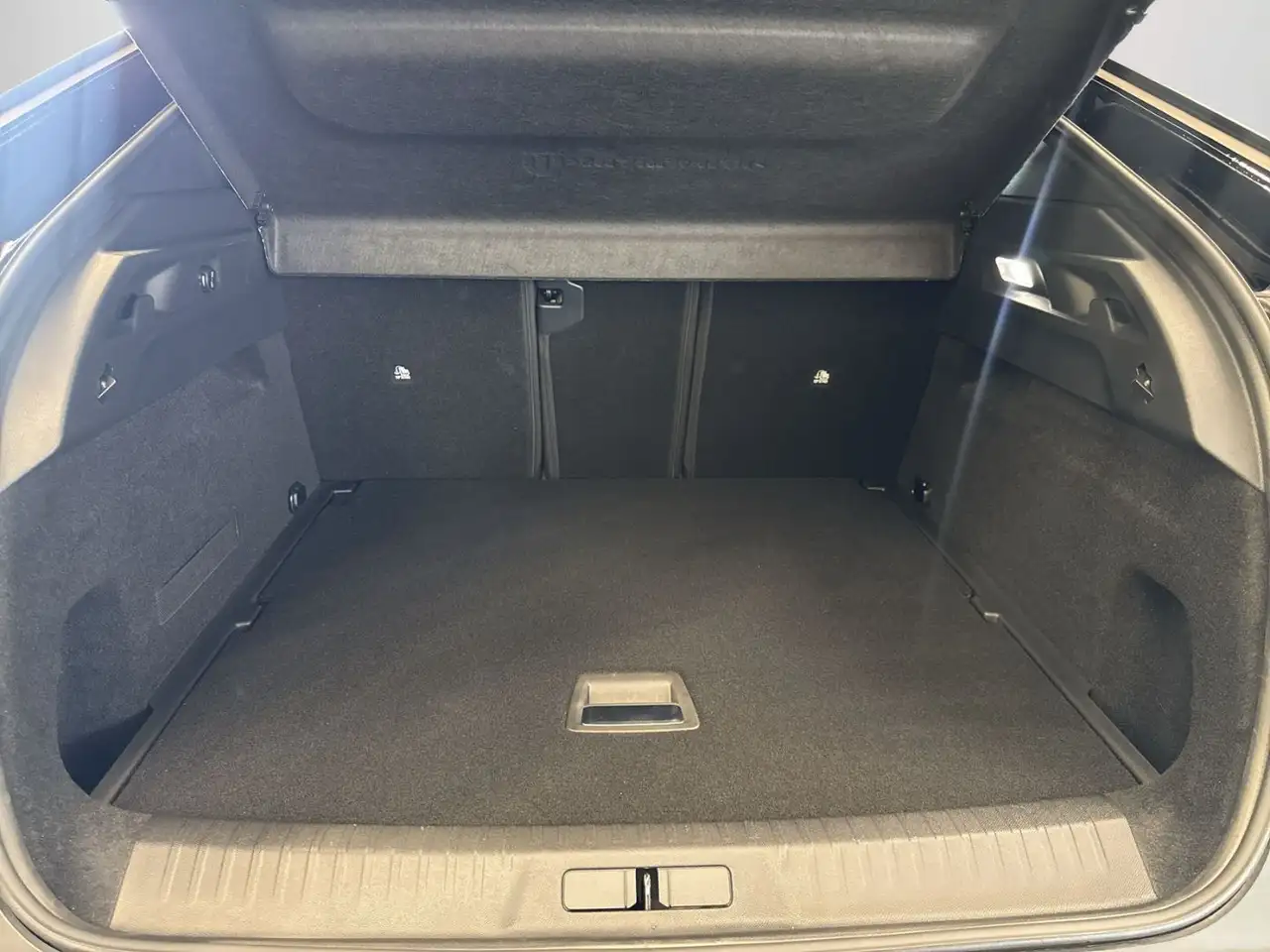 Peugeot 3008 1.2 Hybrid 136 GT NEUES MODELL+Navi+Alcantar — Galería del vehículo 12
