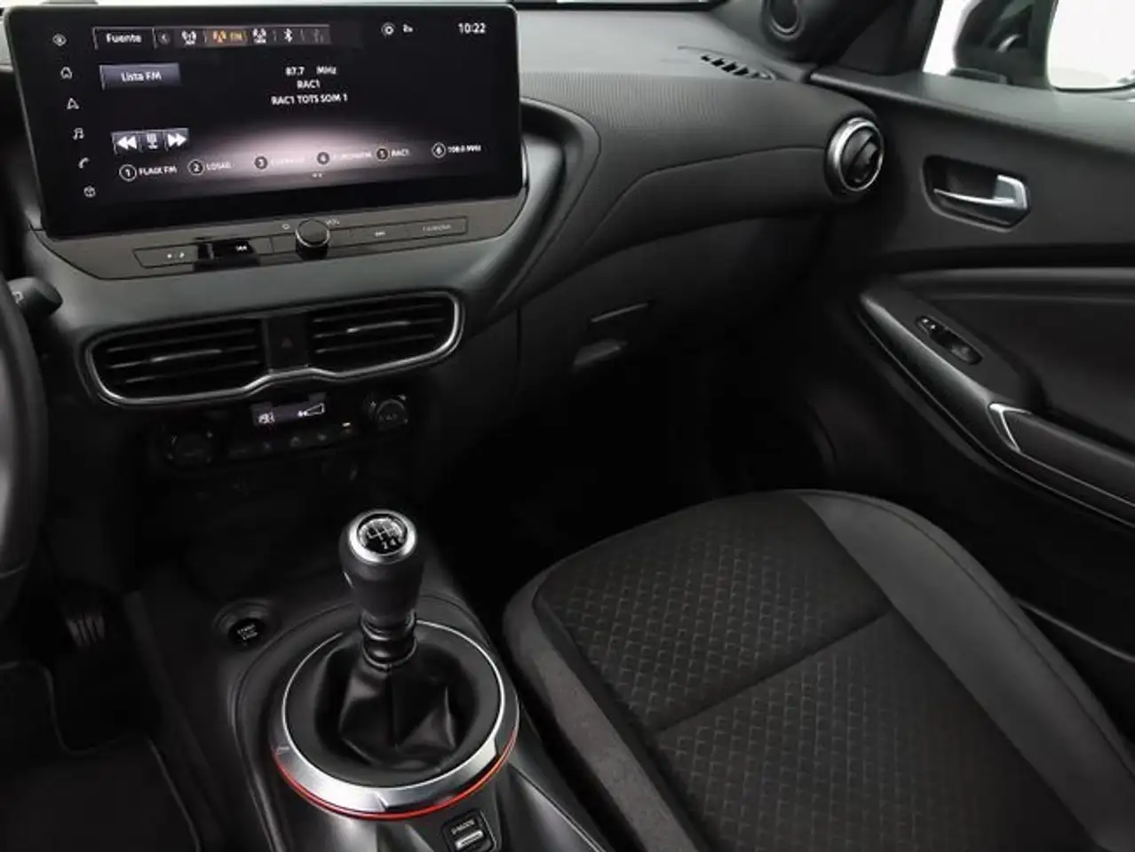 Nissan Juke DIG-T 84 kW (114 CV) 6M/T N-Connecta — Galería del vehículo 11