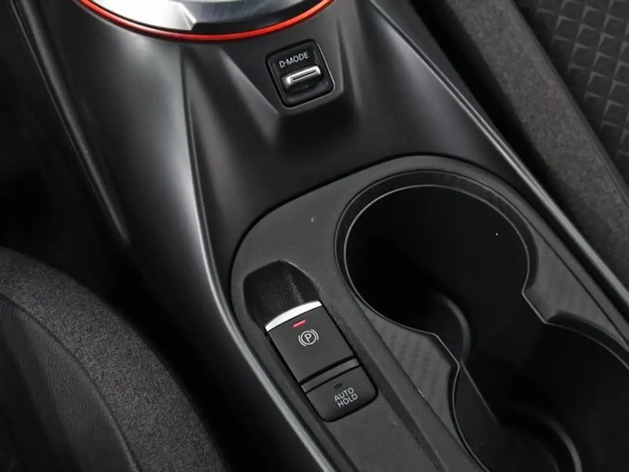 Nissan Juke DIG-T 84 kW (114 CV) 6M/T N-Connecta — Galería del vehículo 32