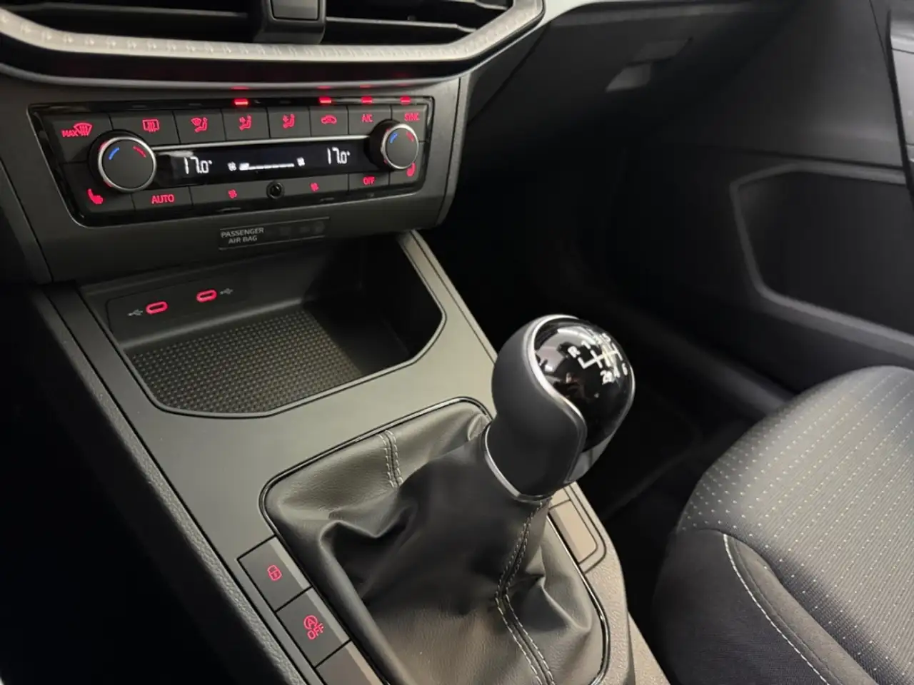 SEAT Ibiza Edition Style ALLWETTER LED DIG-DISPLAY SITZ.HZG T — Vehicle gallery 18