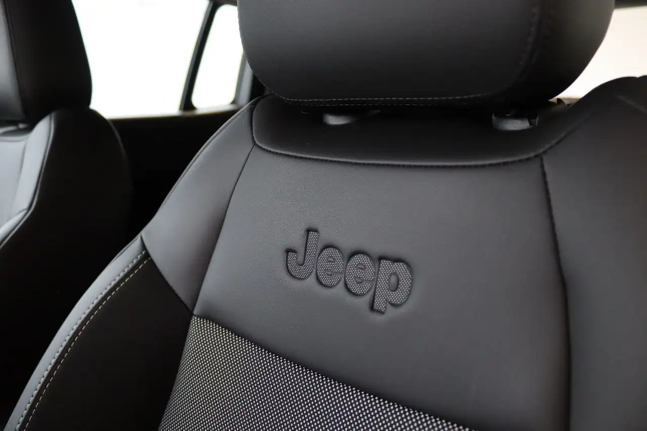 Jeep Avenger Altitude*LED*NAV*RFK*SHZ*JBL*PDC*CarPlay — Galerie du véhicule 34