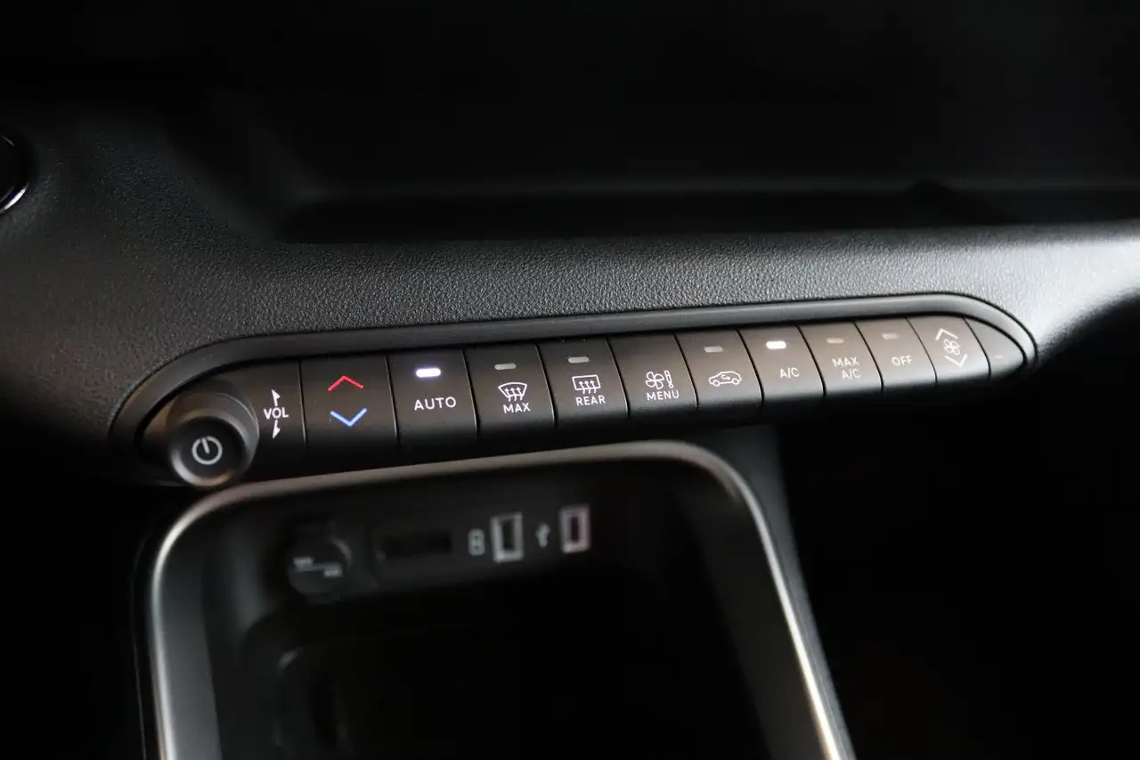 Jeep Avenger Altitude*LED*NAV*RFK*SHZ*JBL*PDC*CarPlay — Galerie du véhicule 21
