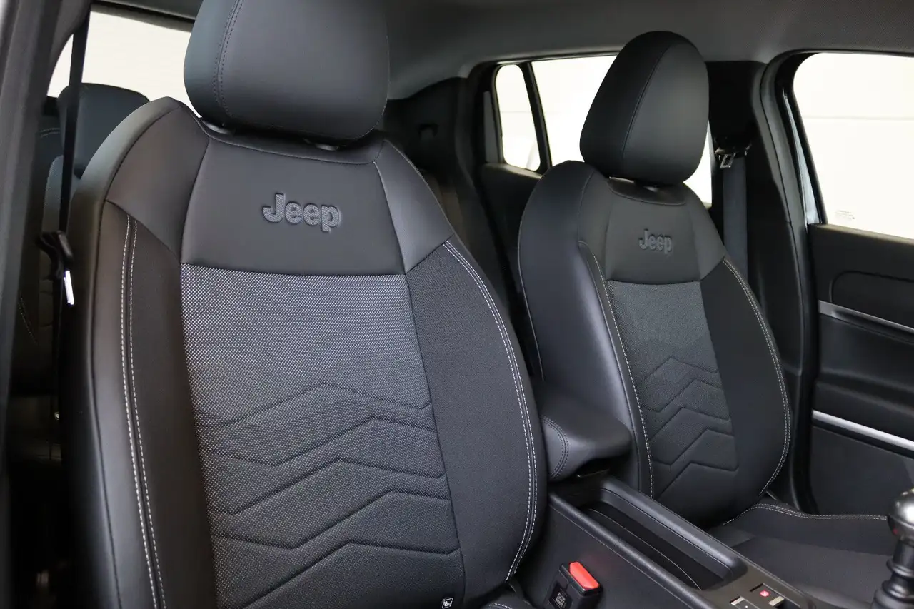 Jeep Avenger Altitude*LED*NAV*RFK*SHZ*JBL*PDC*CarPlay — Galerie du véhicule 9