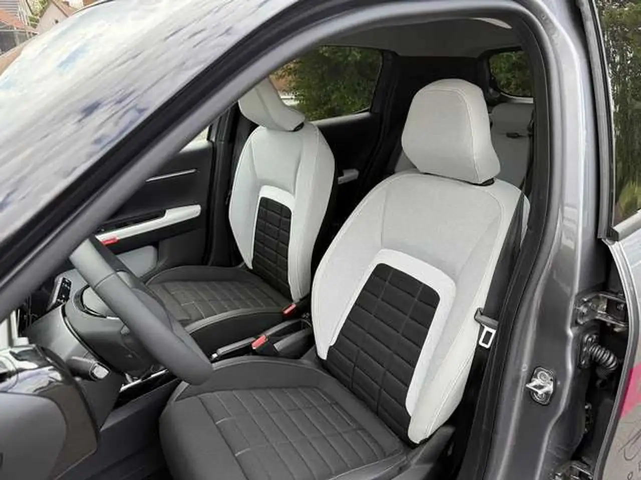 Citroen C3 Turbo 100 Stop&Start MAX — Vehicle gallery 4
