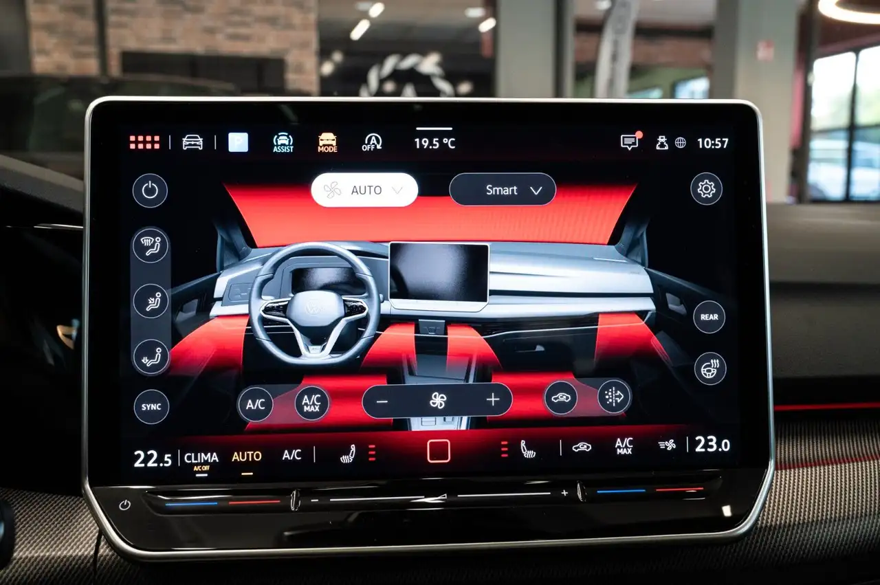 Volkswagen Golf 8 GTI |BLACK STYLE|MATRIX|H&K|NAVI|PANO — معرض صور السيارة 26
