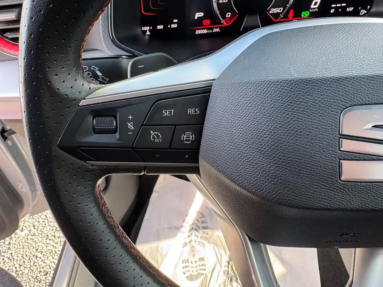 SEAT Arona 1.0 TSI *DSG*FR*PDCHI*NAVI*TEMPOMAT*DAB*AP — Vehicle gallery 15