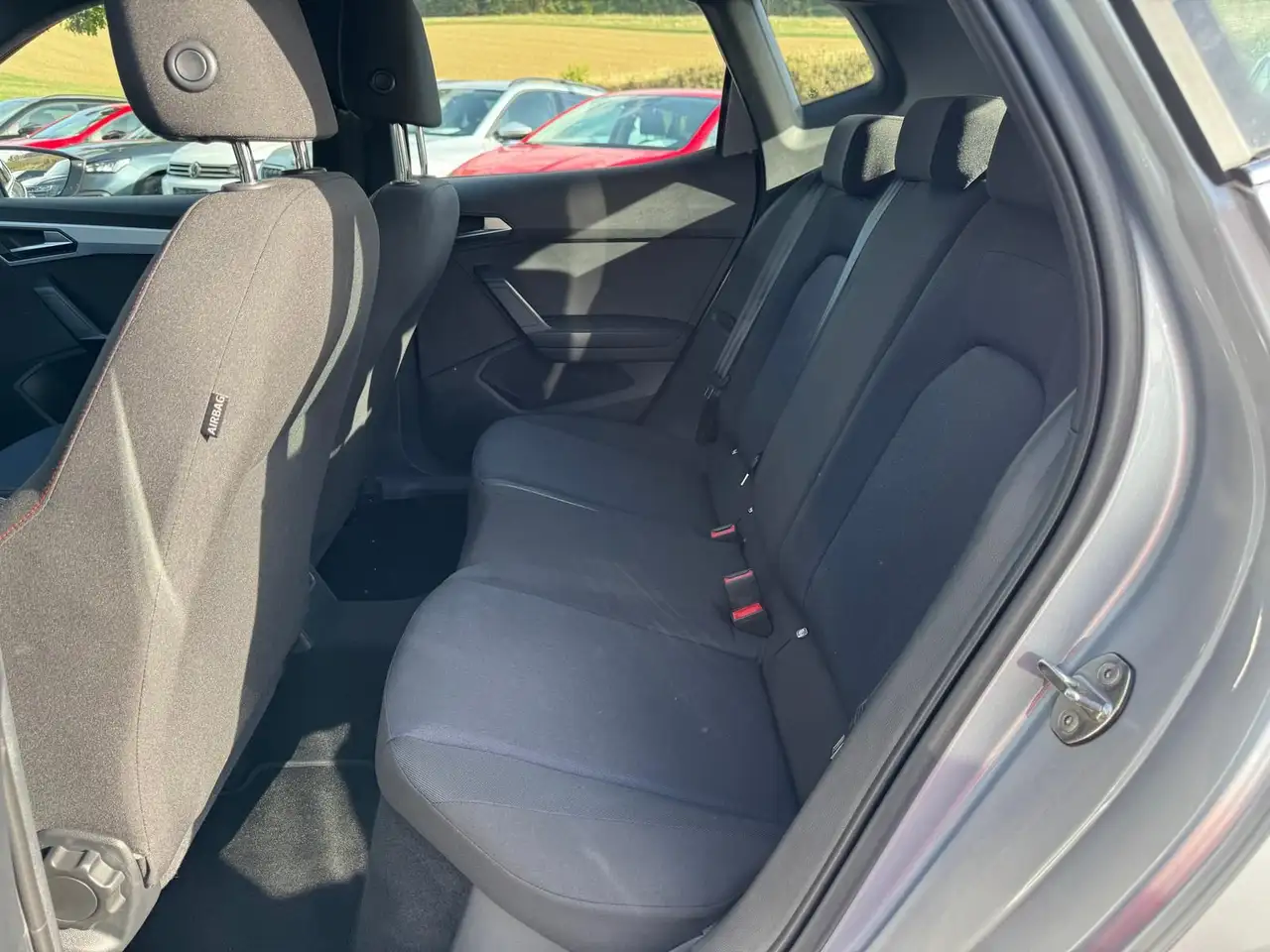 SEAT Arona 1.0 TSI *DSG*FR*PDCHI*NAVI*TEMPOMAT*DAB*AP — Vehicle gallery 8