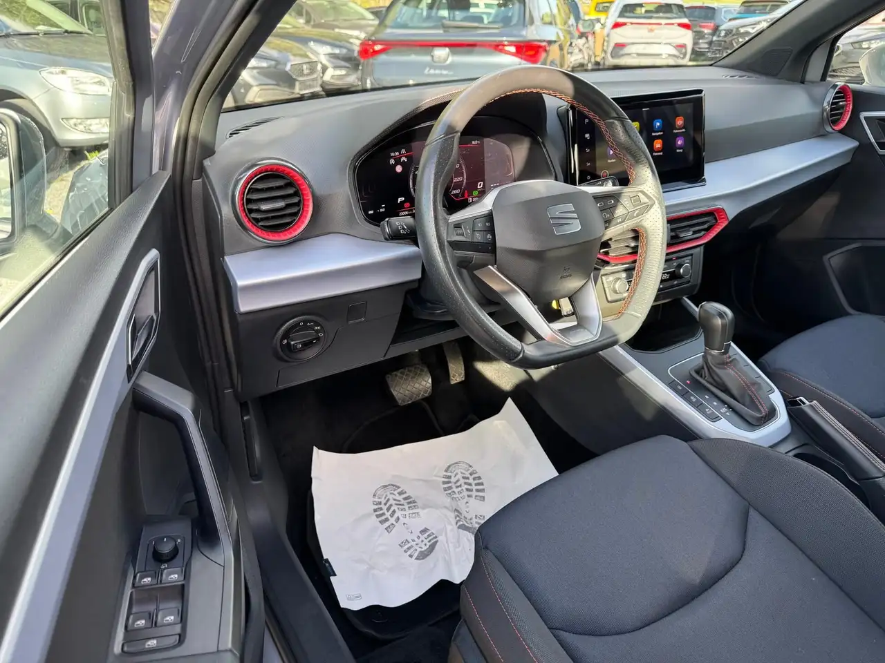 SEAT Arona 1.0 TSI *DSG*FR*PDCHI*NAVI*TEMPOMAT*DAB*AP — Vehicle gallery 12