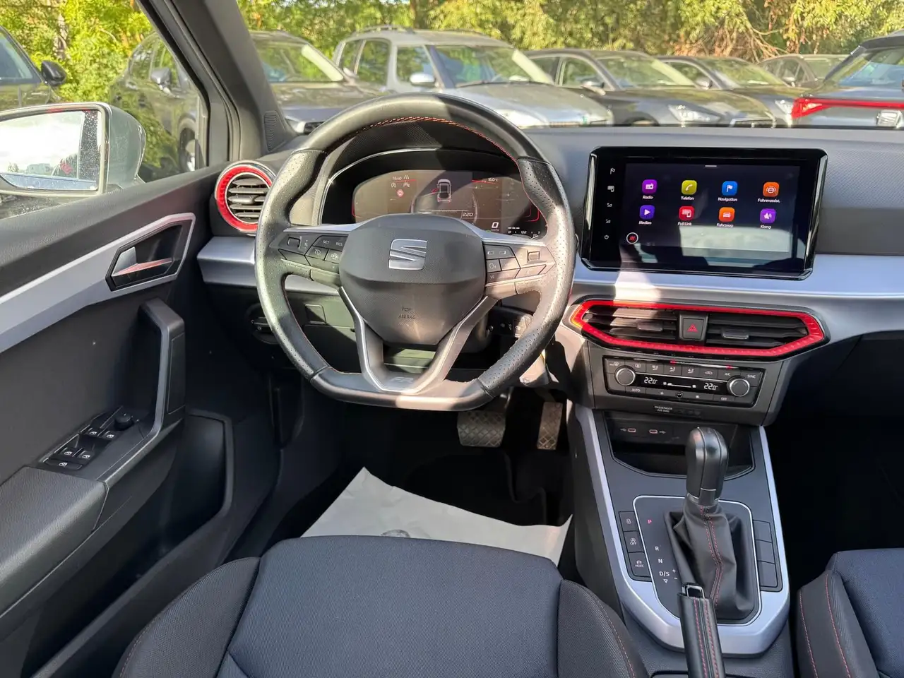 SEAT Arona 1.0 TSI *DSG*FR*PDCHI*NAVI*TEMPOMAT*DAB*AP — Vehicle gallery 13