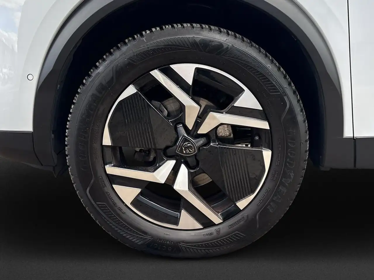 Peugeot 2008 GT — Vehicle gallery 8