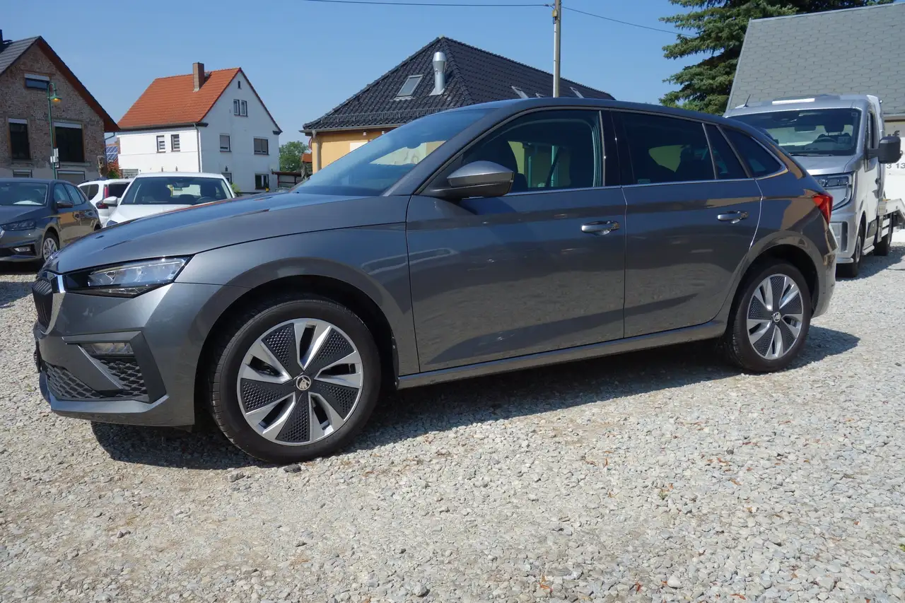 Skoda Scala Top Selection beh. Scheibe / Lenkrad / Ledersitze / Navigation / Garantie — Galerie du véhicule 9
